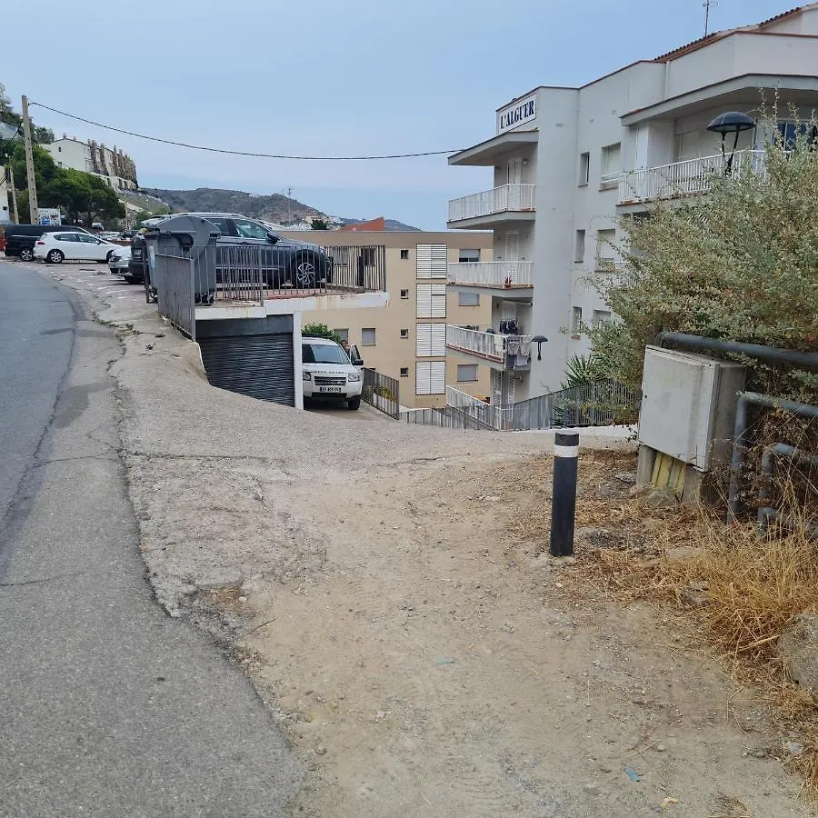 Les Pieds Dans L'Eau, La Tete Dans Les Nuages, Roses Appartement